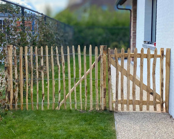 Poort kastanje en hekwerk