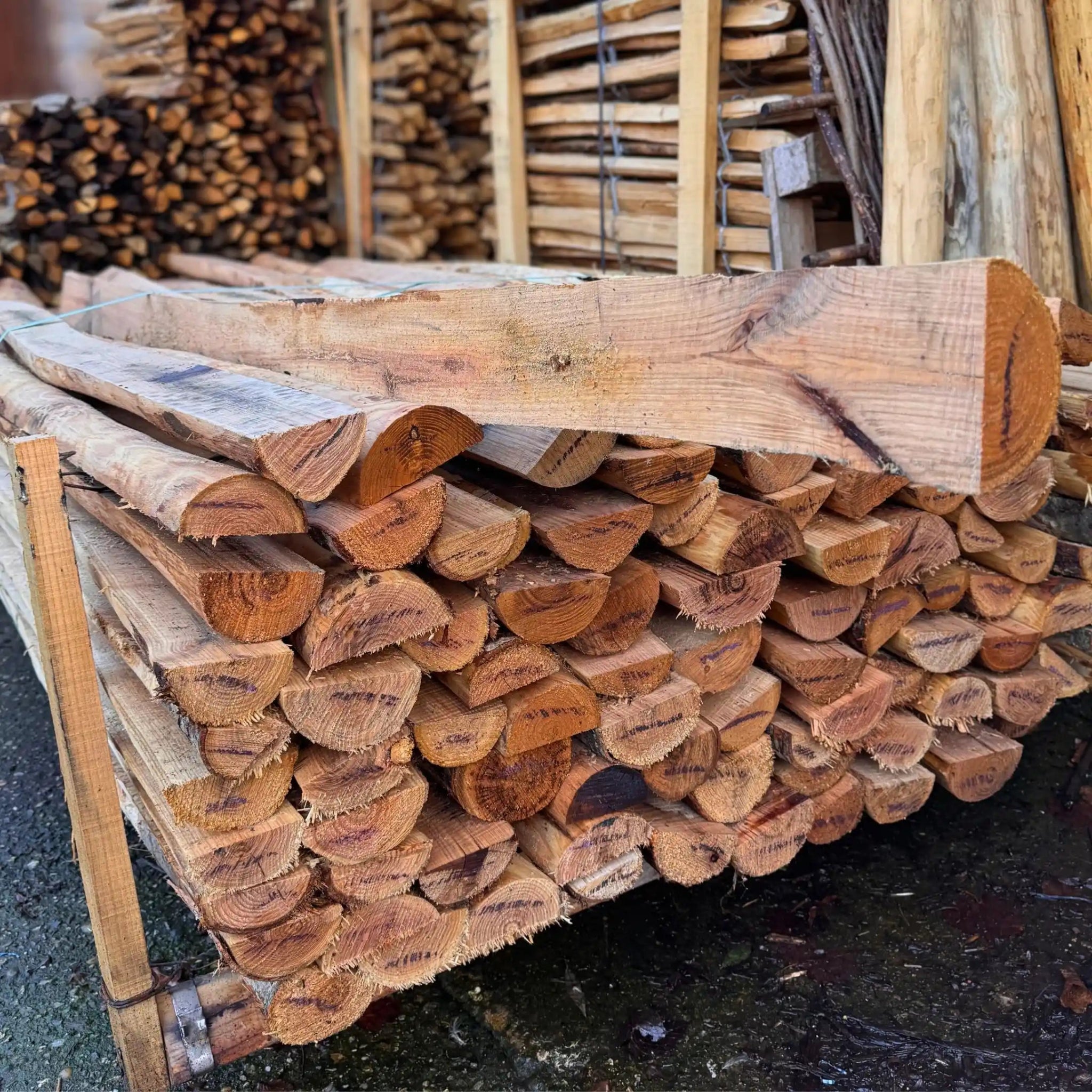 Halfronde palen - Natuurhout