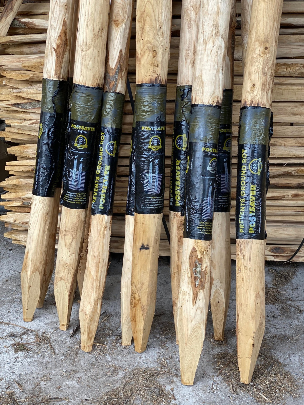 Kastanje paal met postsaver - paalbeschermer – Natuurhout